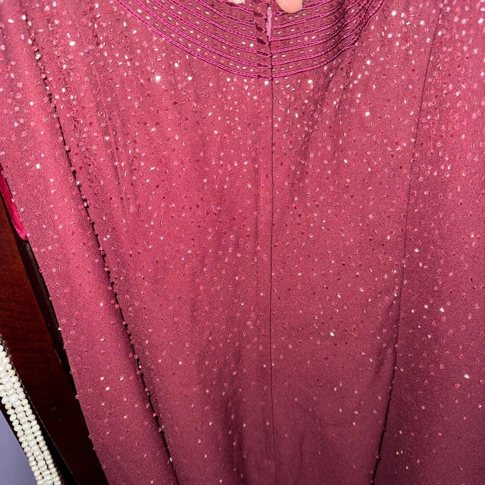 Elegant Burgundy Maxi Dress - Picture 3 of 6